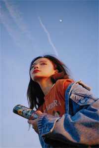 你敢断她财路？她背后有地下大佬！独家