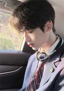 畅读佳作师尊修为暴跌,我开始欺师灭祖了!